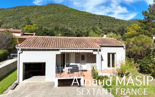 DETACHED 3-BED BUNGALOW WITH TERRACES, GARDEN & GARAGE, QUIET LOCATION