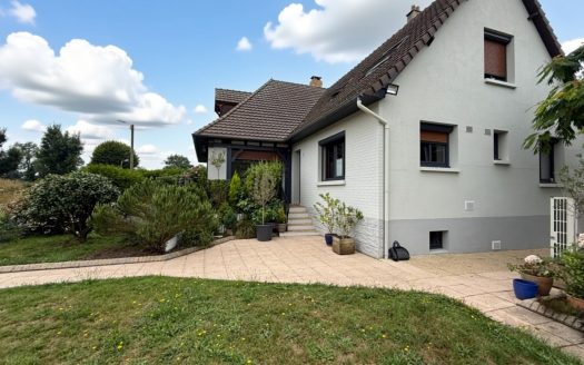 Detached house with full basement and outbuildings