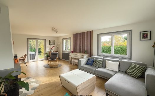 Villa 5 pièces 154 sqm -01170 Ségny-