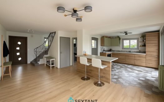 Villa 5 pièces 154 sqm -01170 Ségny-