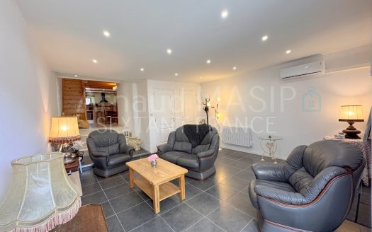 RENOVATED 3-BED VILLAGE HOUSE, 131 M², GARDEN, TERRACE/PARKING AREA