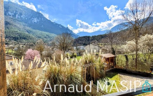 DETACHED 3-BED VILLA WITH GARDEN-LEVEL APARTMENT, TERRACES, LARGE, PRIVATE GARDEN, PANORAMIC VIEWS