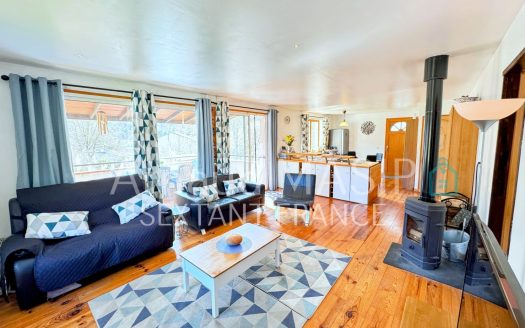 DETACHED 3-BED VILLA WITH GARDEN-LEVEL APARTMENT, TERRACES, LARGE, PRIVATE GARDEN, PANORAMIC VIEWS