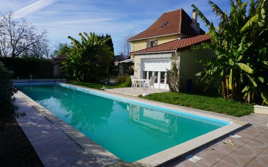 Charming stone country house nestled in the heart of a peaceful natural environment.