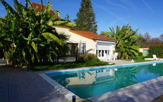 Charming stone country house nestled in the heart of a peaceful natural environment.