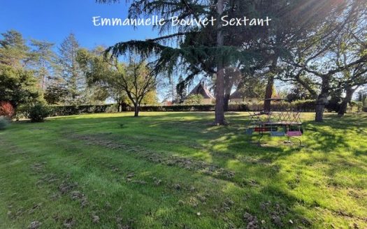 Stone house, 4 bedrooms, 2 bathrooms, garage, car-port, workshop, veranda, 51128 sq ft.