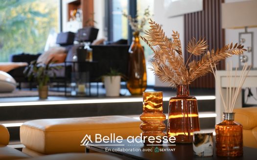 Real estate complex in a rare living environment