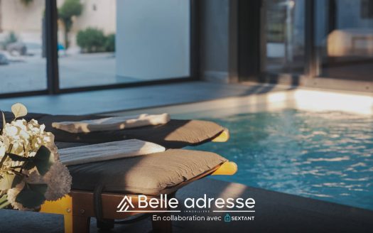 Real estate complex in a rare living environment