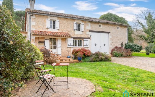 Charming stone-house, ideally located, swimming-pool, 3 to 4 bedrooms, office, outbuilding, 35047 sq feet of  land.