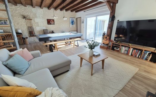 Beautiful renovated farmhouse on enclosed garden