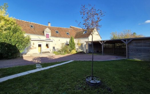 Beautiful renovated farmhouse on enclosed garden