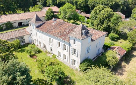 MAGNIFICENT 18TH-CENTURY ESTATE ON OVER 8.5 HECTARES WITH A POND