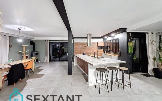 260 sq m architect-designed house