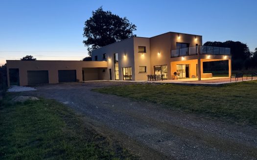 2022 house of 380 sqm House