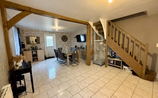 House 130 sqm – 4 bedrooms – 2 garages – Outbuildings – Sold rented