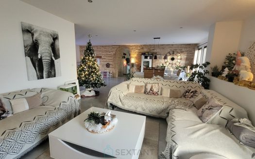 Maison rénovée avec dépendances et logement indépendant – LE FLEIX (campagne)