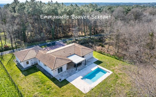 Modern house at 10 min from Bergerac, with swimming-pool, terrace, 4-5 bedrooms, 2 bathrooms, large living-space, peaceful area