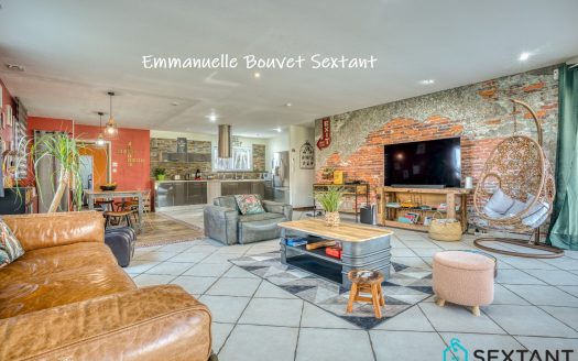 Modern house at 10 min from Bergerac, with swimming-pool, terrace, 4-5 bedrooms, 2 bathrooms, large living-space, peaceful area