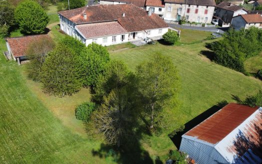 Single-Storey Estate close Charente's Lakes, between TGV and International Airport