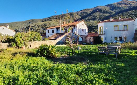 340 sqm building plot outside any housing estate