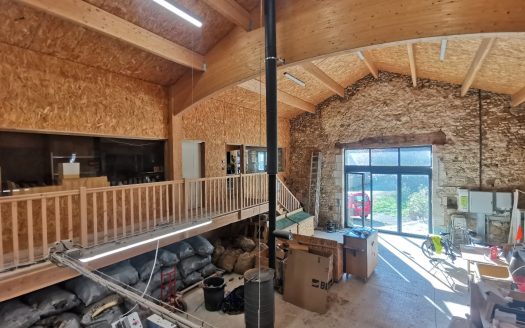 Green Perigord natural park property with a large insulated and heated outbuilding