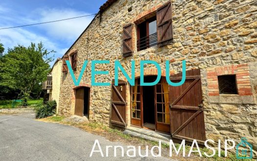 4-BED STONE HOUSE, LARGE ADJOINING GARAGE, GARDEN 356sqm CLOSE BY, VERDANT SETTING