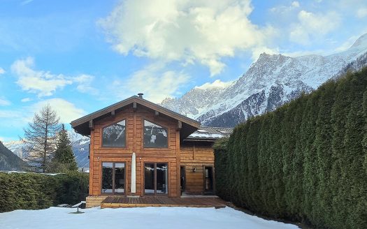 Exceptional Family Chalet with Mountain Views – Les Houches