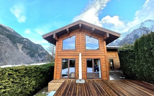 Exceptional Family Chalet with Mountain Views – Les Houches