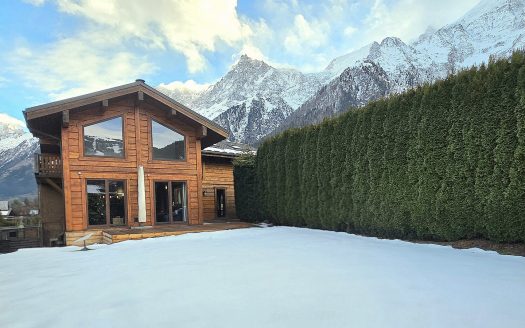 Exceptional Family Chalet with Mountain Views – Les Houches