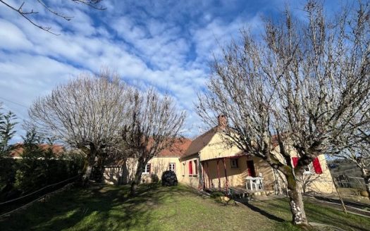 House and cottage in Pazac, Périgord Noir.