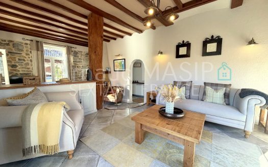DETACHED 3-BED PROPERTY WITH POOL, TERRACES, ATTRACTIVE GARDEN AND LARGE BARN FOR CONVERSION