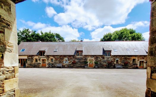 Exceptional property in a remarkable natural setting with 5 gites