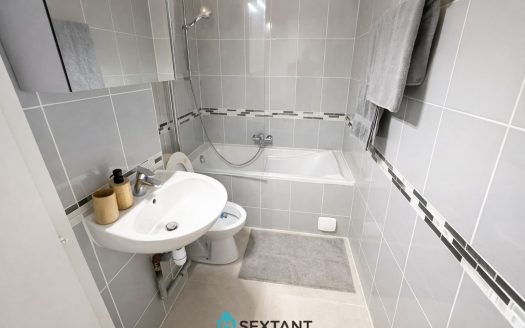 Ensemble immobilier composé de 3 appartements  -Divonne-les-Bains- 450.000 €