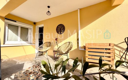 RECENTLY RENOVATED BUNGALOW WITH GARDEN, TERRACES GARAGE AND OUTBUILDING
