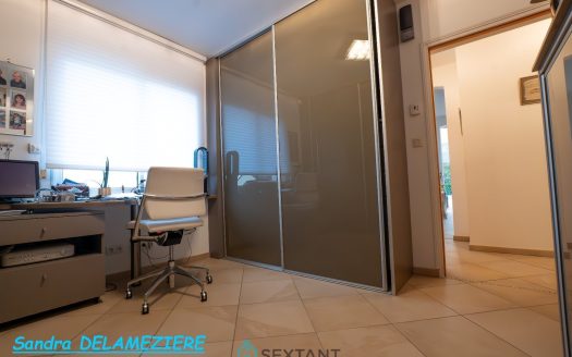 Superb contemporary pavilion