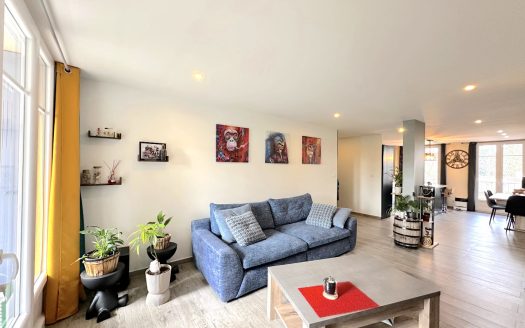 Bright 75sqm apartment – Completely renovated, no work required