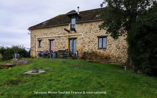 Quiet stone house with unobstructed views
