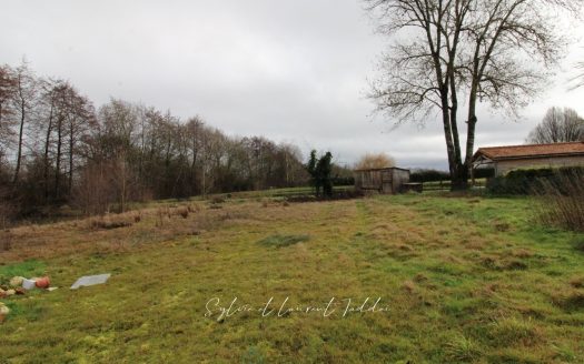 STONE HOUSE TO RENOVATE – QUIET AND PRESERVED ENVIRONMENT