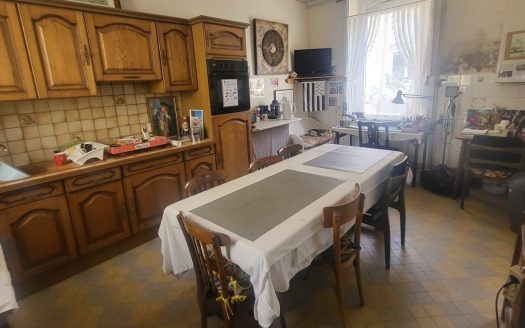 Ideal investor property – former shop in the centre of Pluméliau