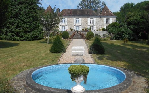 HIGH NICHE MAGNIFICENT CHATEAU ON 7700 M2 WITH ITS SOURCE