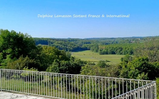 Charming stone property with courtyard, open views and garage near Golf des Vigiers