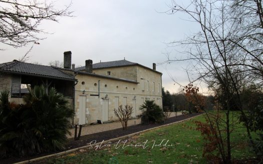 RENOVATED MANSION AND TURNKEY PROFESSIONAL TOOLS ON MORE THAN 10 HECTARES