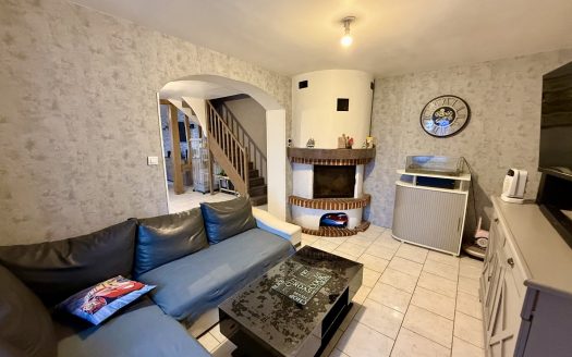 House 130 sqm – 4 bedrooms – 2 garages – Outbuildings – Sold rented