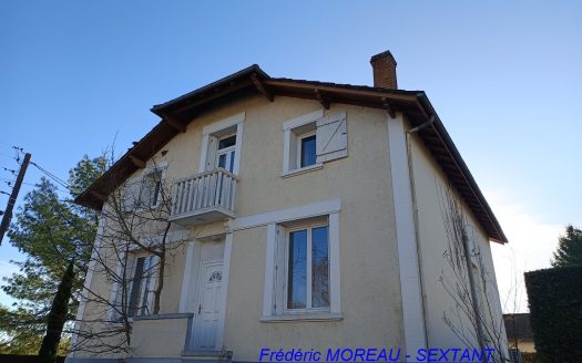 Beautiful, bright 1930s house with terrace