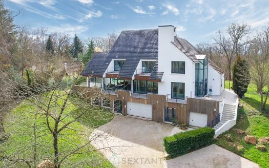 Architect-designed villa located north of Fontainebleau