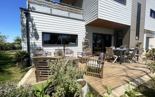 ARCHITECT’S HOUSE OF 165M² ON A PLOT OF MORE THAN 1,400 M²