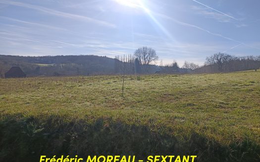 Beautiful building plot with views of LANQUAIS castle