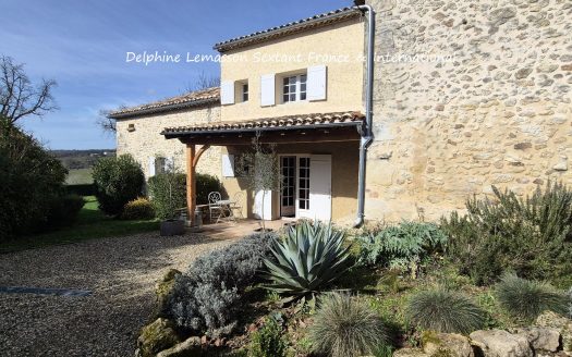 Charming stone farmhouse with pool, land and private woodland, an hour from Bordeaux