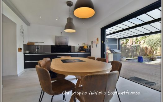 Town house in Bergerac, mixture of all fashion and contemporary, garden