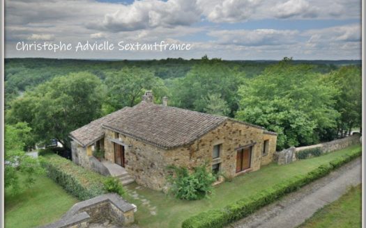 Stone house in the heart of a medieval village, protected area near Monpazier
